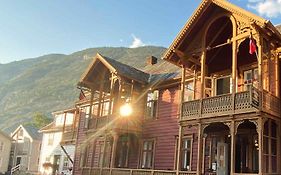 Lærdalsøren Guesthouse